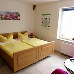 Marie's Tranquil Terrace Apartments: Lakeside Retreat With Parking Apartment *