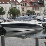 Apartment Marie Mit Terrassen, Inclusive Park- Und Stellplätze Am Haus, Müritz-strand Nur 700m, Altstadt 10min, Ruhige Lage, Waren (Müritz)