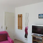 Marie Mit Terrassen, Inclusive Park- Und Stellplätze Am Haus, Müritz-strand Nur 700m, Altstadt 10min, Ruhige Lage,