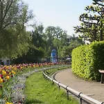 Marie Mit Terrassen, Inclusive Park- Und Stellplätze Am Haus, Müritz-strand Nur 700m, Altstadt 10min, Ruhige Lage, Apartment Waren (Müritz)