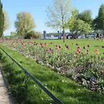 Marie Mit Terrassen, Inclusive Park- Und Stellplätze Am Haus, Müritz-strand Nur 700m, Altstadt 10min, Ruhige Lage,