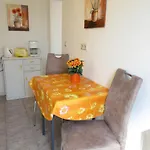 Marie's Tranquil Terrace Apartments: Lakeside Retreat With Parking * Waren (Mueritz)
