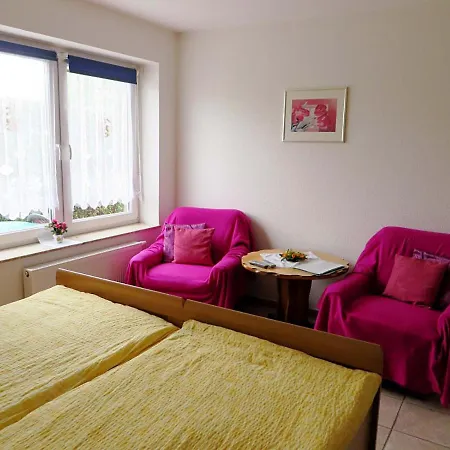 Marie Mit Terrassen, Inclusive Park- Und Stellplätze Am Haus, Müritz-strand Nur 700m, Altstadt 10min, Ruhige Lage, Apartamento