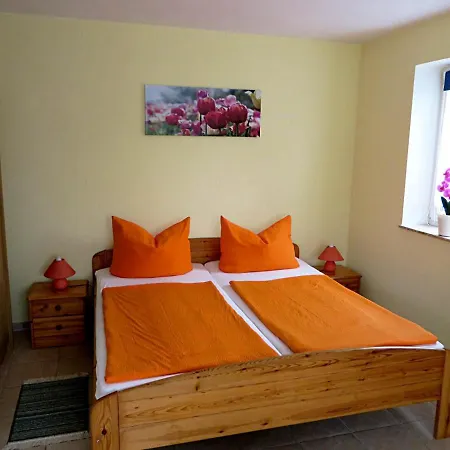 Marie Mit Terrassen, Inclusive Park- Und Stellplätze Am Haus, Müritz-strand Nur 700m, Altstadt 10min, Ruhige Lage,