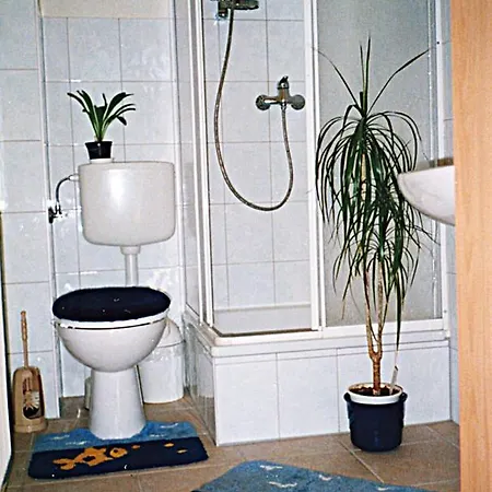 Apartamento Marie Mit Terrassen, Inclusive Park- Und Stellplätze Am Haus, Müritz-strand Nur 700m, Altstadt 10min, Ruhige Lage, *