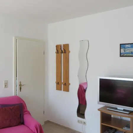 Marie Mit Terrassen, Inclusive Park- Und Stellplätze Am Haus, Müritz-strand Nur 700m, Altstadt 10min, Ruhige Lage,