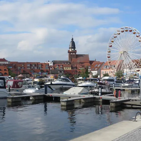 Apartamento Marie Mit Terrassen, Inclusive Park- Und Stellplätze Am Haus, Müritz-strand Nur 700m, Altstadt 10min, Ruhige Lage, *