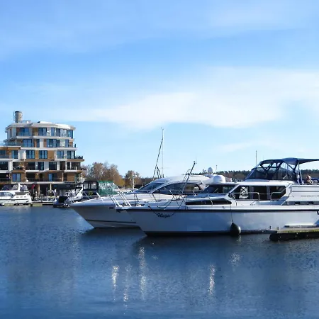 Marie Mit Terrassen, Inclusive Park- Und Stellplätze Am Haus, Müritz-strand Nur 700m, Altstadt 10min, Ruhige Lage, Waren (Mueritz)