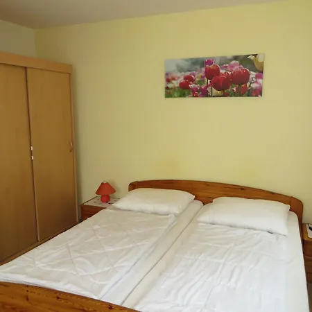 Apartamento Marie Mit Terrassen, Inclusive Park- Und Stellplätze Am Haus, Müritz-strand Nur 700m, Altstadt 10min, Ruhige Lage, Waren (Mueritz)