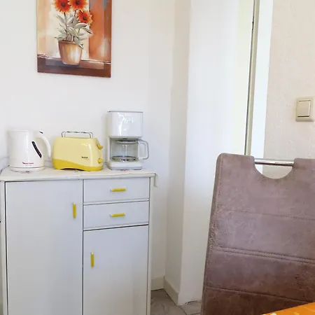 Marie Mit Terrassen, Inclusive Park- Und Stellplätze Am Haus, Müritz-strand Nur 700m, Altstadt 10min, Ruhige Lage, Waren (Mueritz)